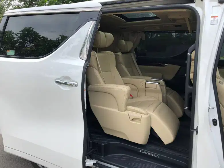 Interior Toyota Alphard Gen 3