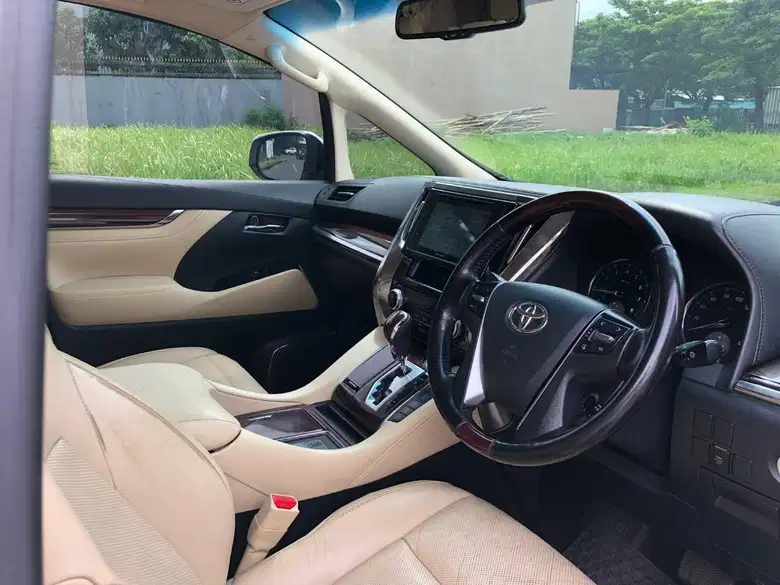 Kursi lipat Toyota Alphard Gen 3
