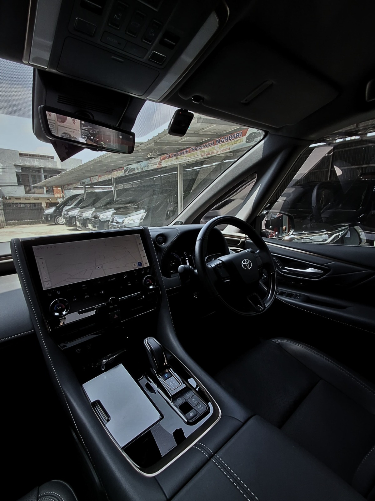 Interior Toyota Alphard Gen 4 Hybrid