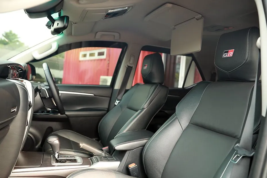 Kursi depan Toyota Fortuner FRZ